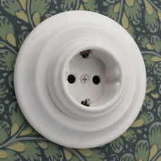 FND GNIAZDO Z PRZESŁONAMI BIAŁA PORCELANA